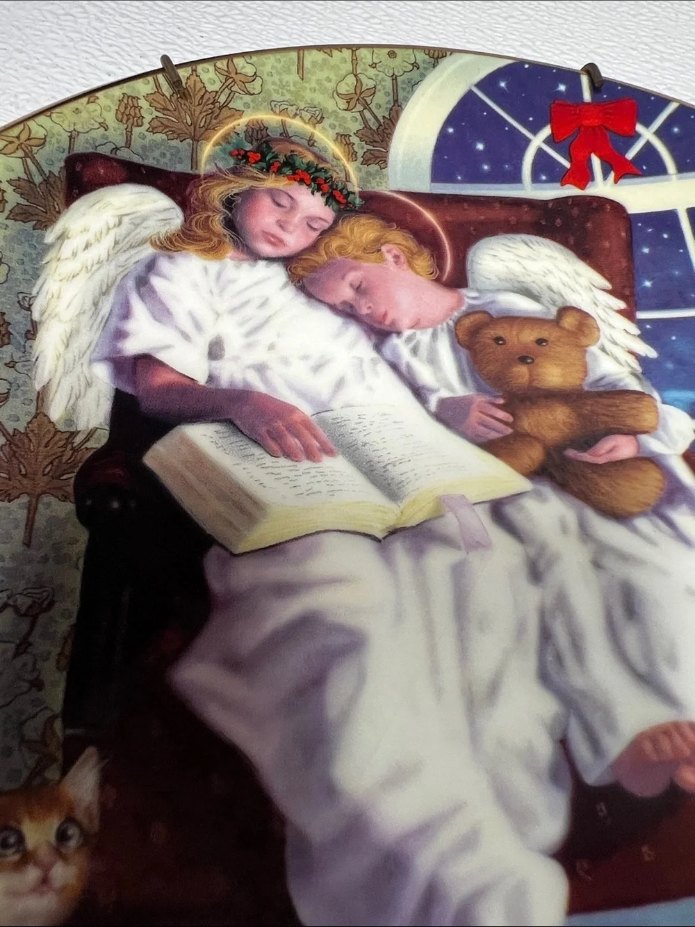 Avon Heavenly Dreams 'Christmas 1997 Collectors Plate by Michael Garland Angels